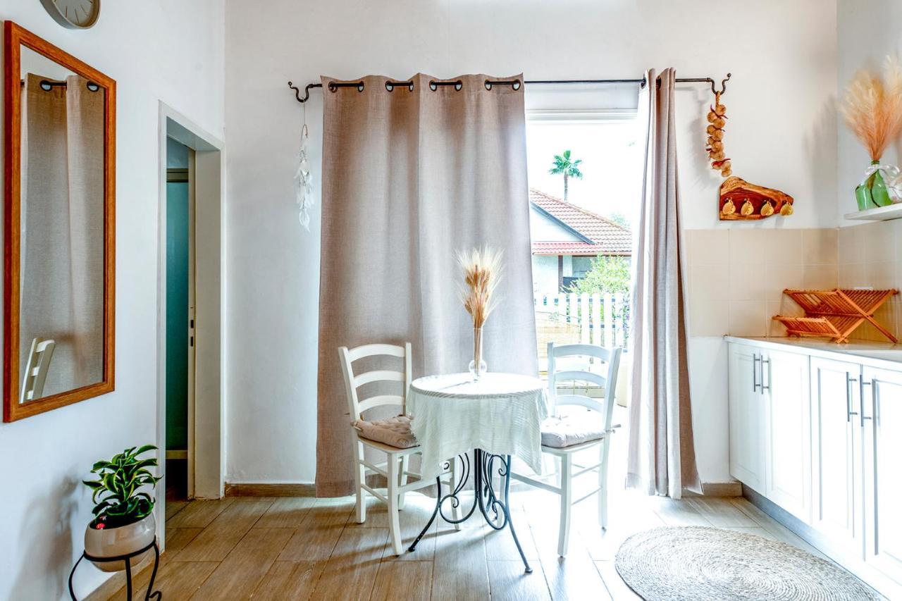Villa רז אירוח ברמה Qaşrīn Esterno foto