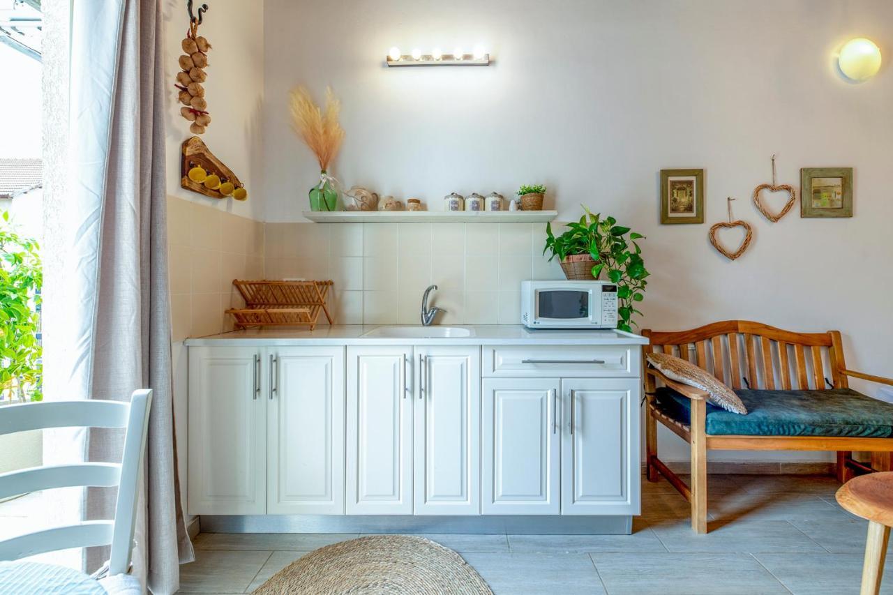 Villa רז אירוח ברמה Qaşrīn Esterno foto