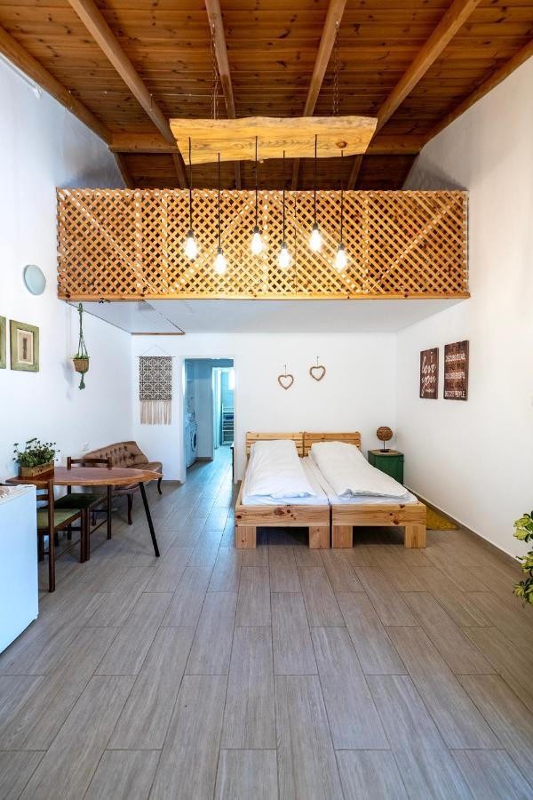 Villa רז אירוח ברמה Qaşrīn Esterno foto